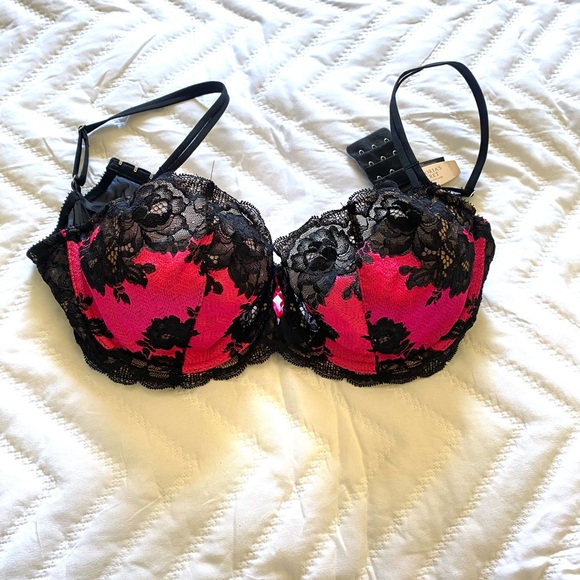 Victoria's Secret Other - NWT VICTORIA’S SECRET Bra